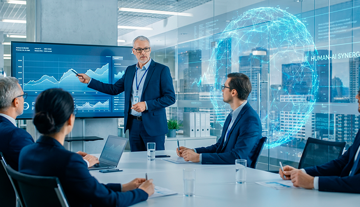 Executivos em uma sala de reuniões observando dados em uma tela 