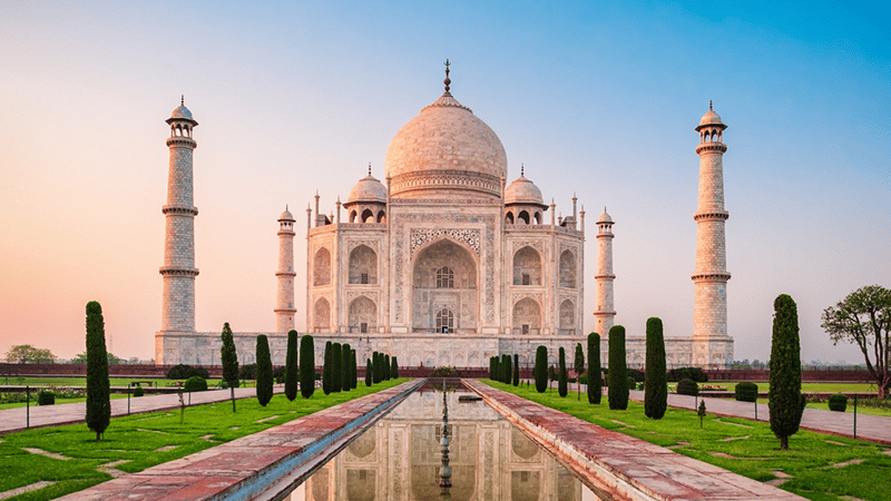 El mausoleo del Taj Mahal en la India