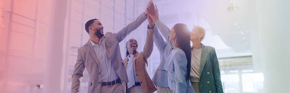 Imagem de uma equipe comemorando