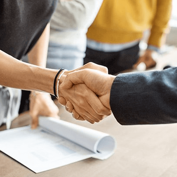 advisor and client closing a business deal